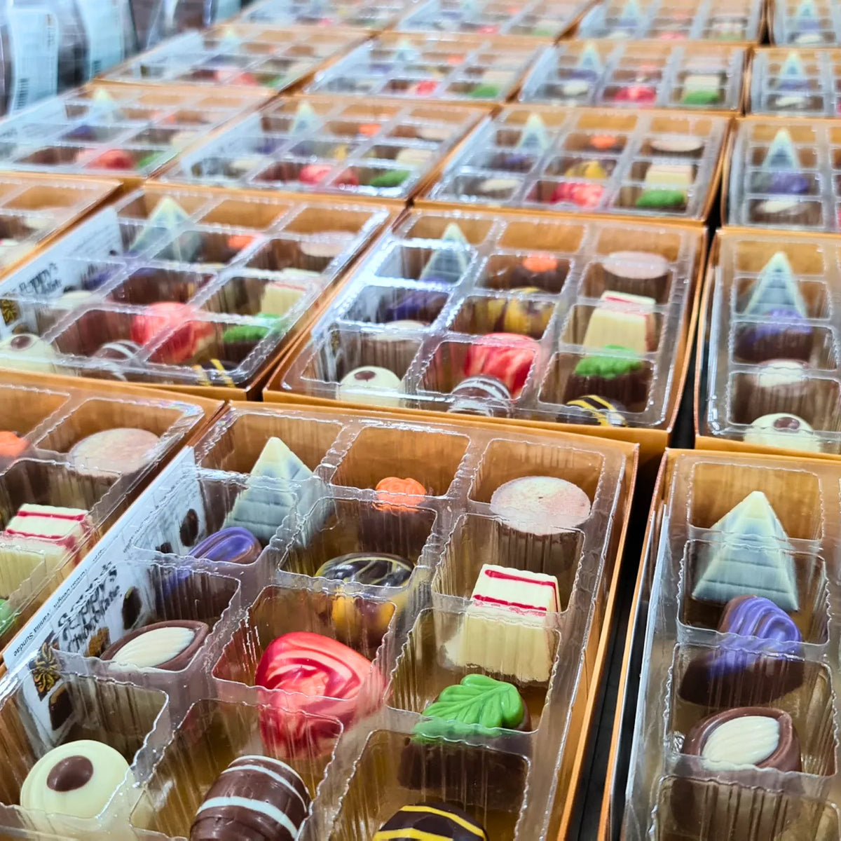 Experience the delight of a Gift Box featuring 12 gourmet chocolates, beautifully crafted into heart shapes, swirls, and marbled patterns. This elegant collection from Poppy's Chocolate is presented in a premium gift box and weighs 130 grams, making it an irresistible treat for any occasion.