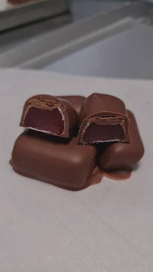 Chocolate Coated Cherry Flavoured Turkish Delight Milk Chocolate 100g